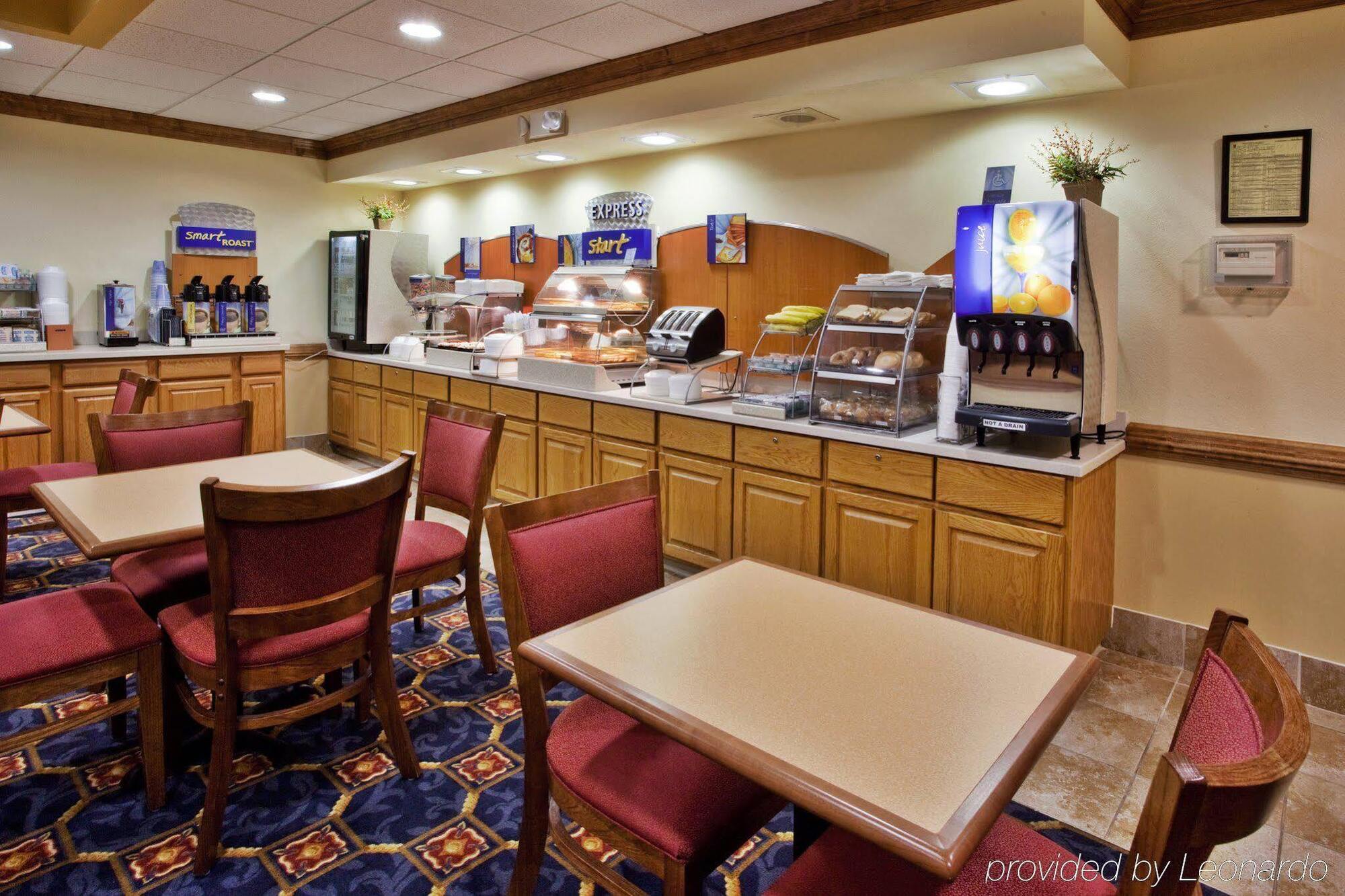 Holiday Inn Express Hotel & Suites Byron By Ihg Extérieur photo